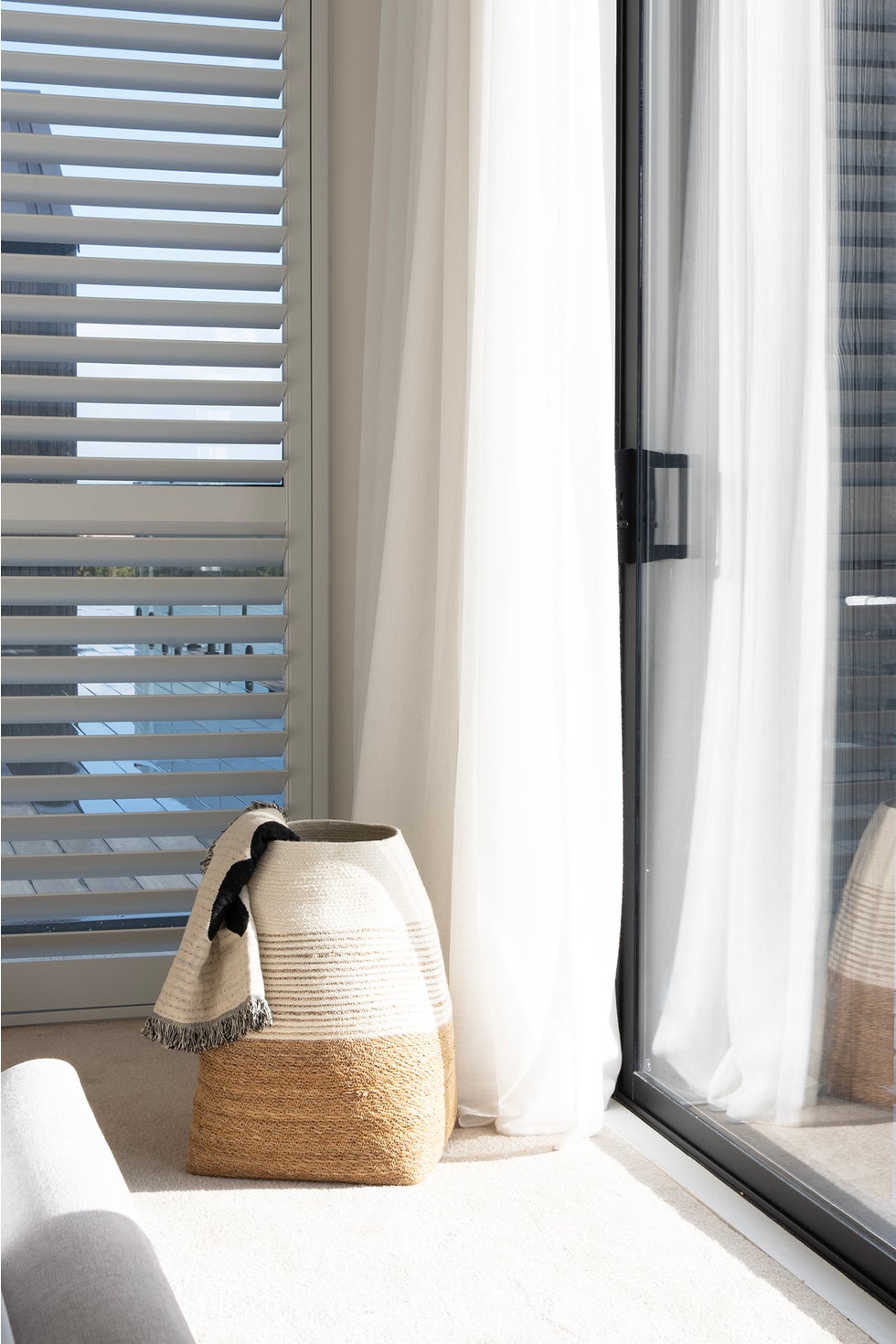 Maren Basket - Natural w/White