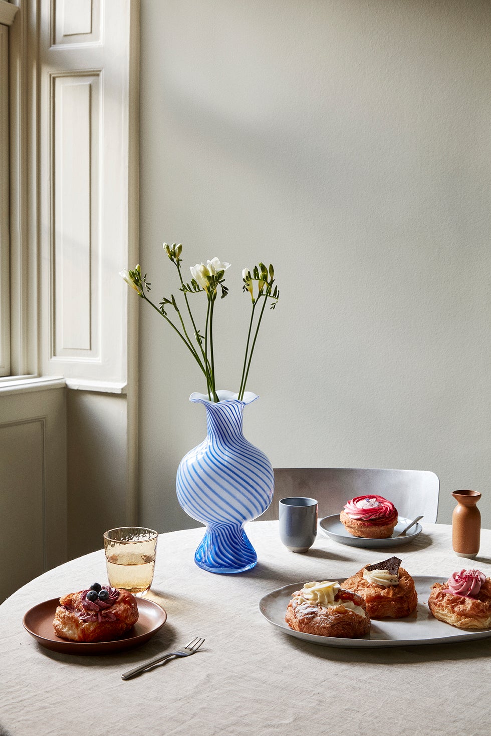 BROSTE Vase Mella - Intense Blue/Off White*