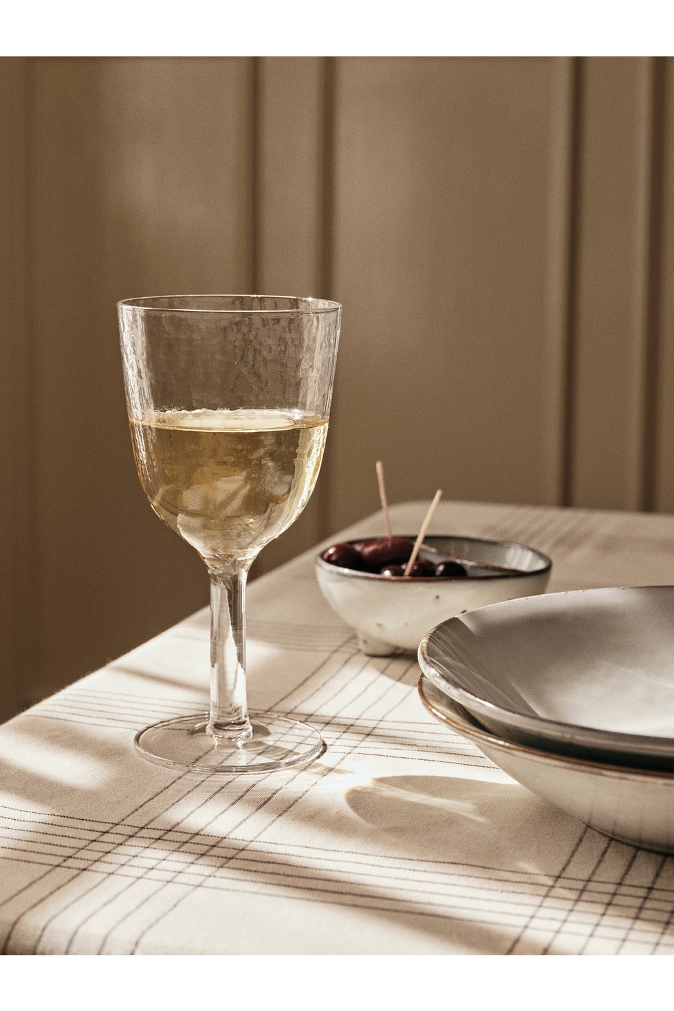 BROSTE Hammered White Wine Glass Clear