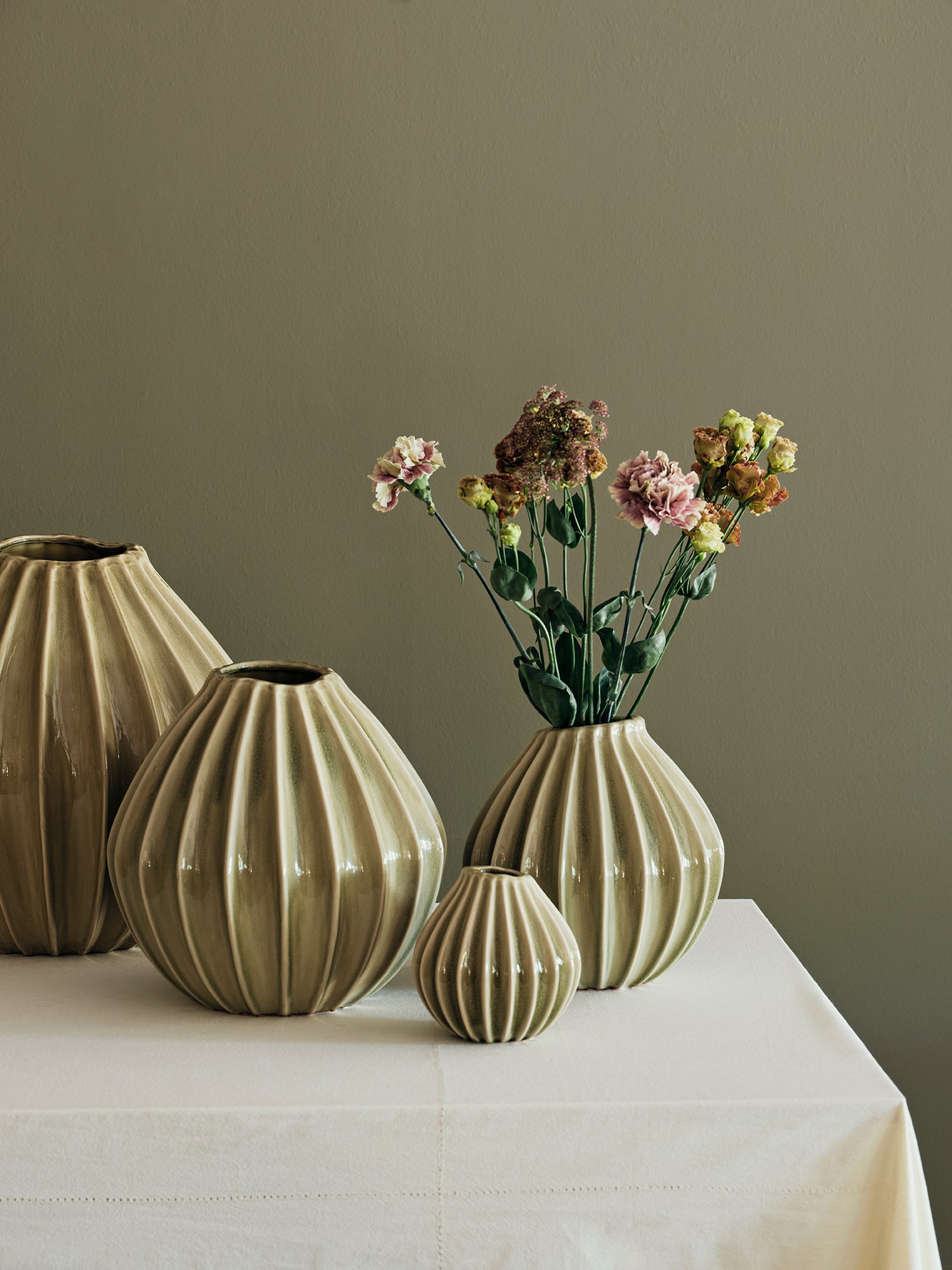BROSTE Vase Wide Small - Glossy Dry Sage 