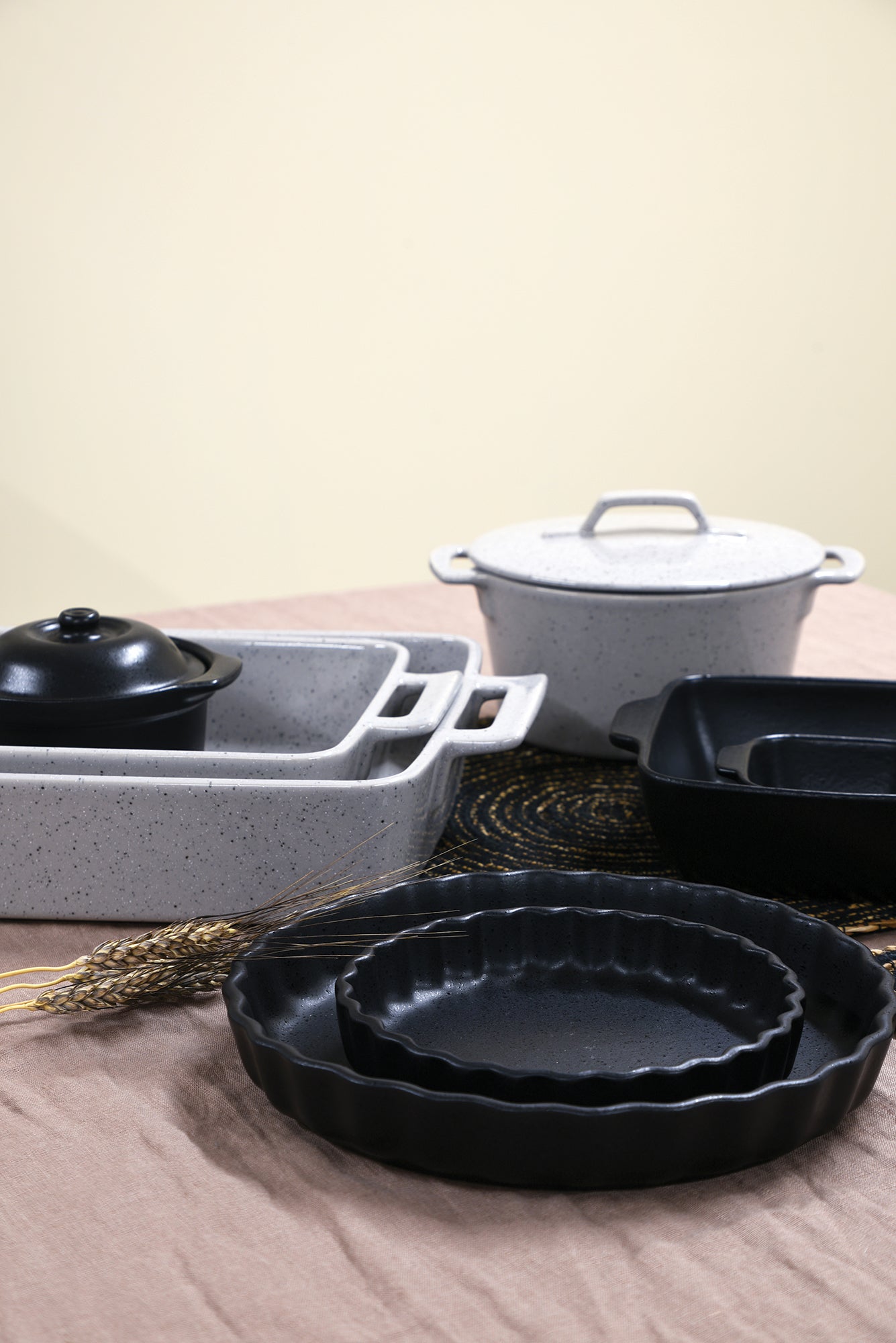 BROSTE Ovenware Vig Flan Oven Dish Large - Black