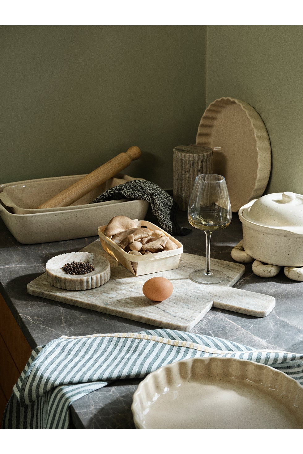 BROSTE Ovenware Vig Flan Oven Dish Medium - Beige