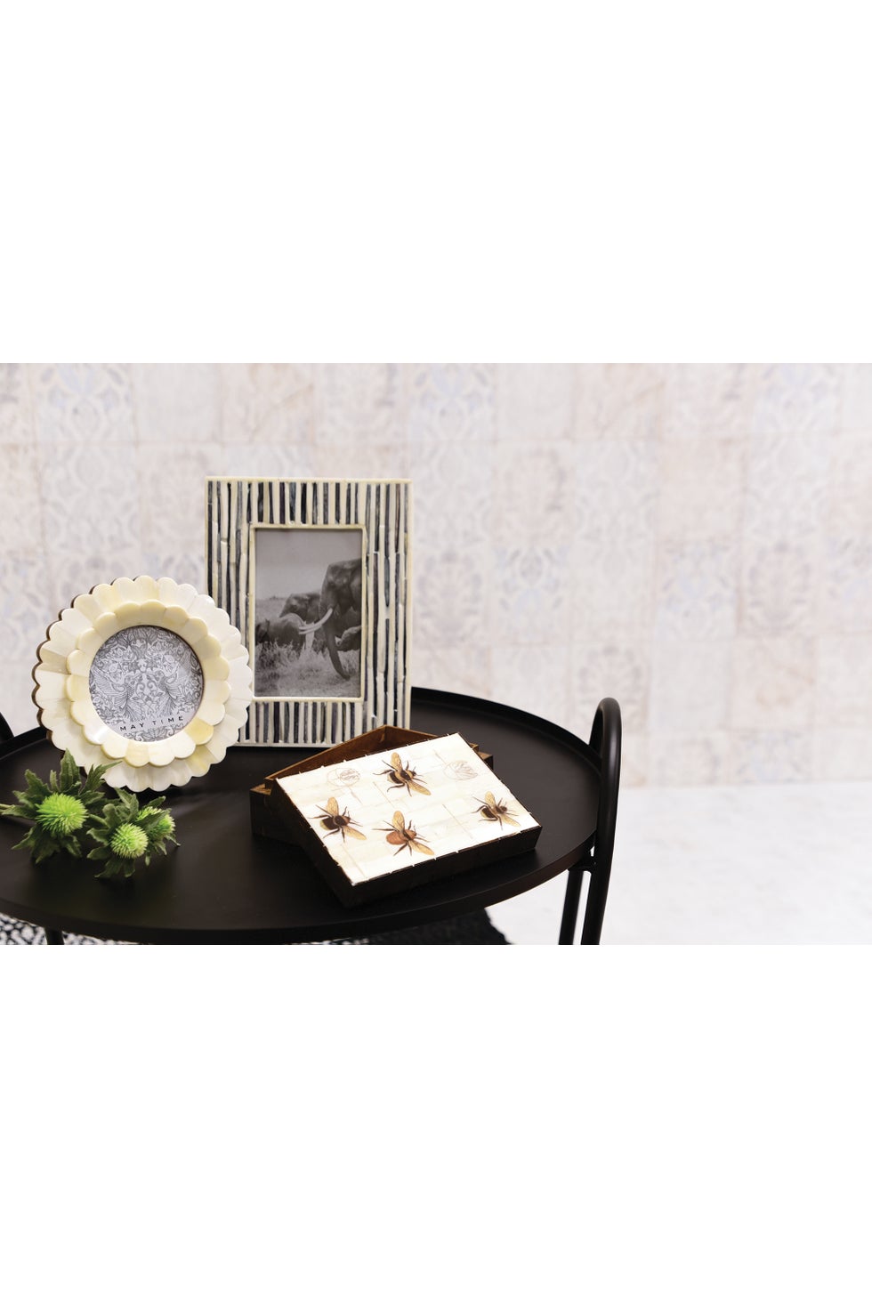 PHOTO FRAME Double Scalloped Round Frame - Cream