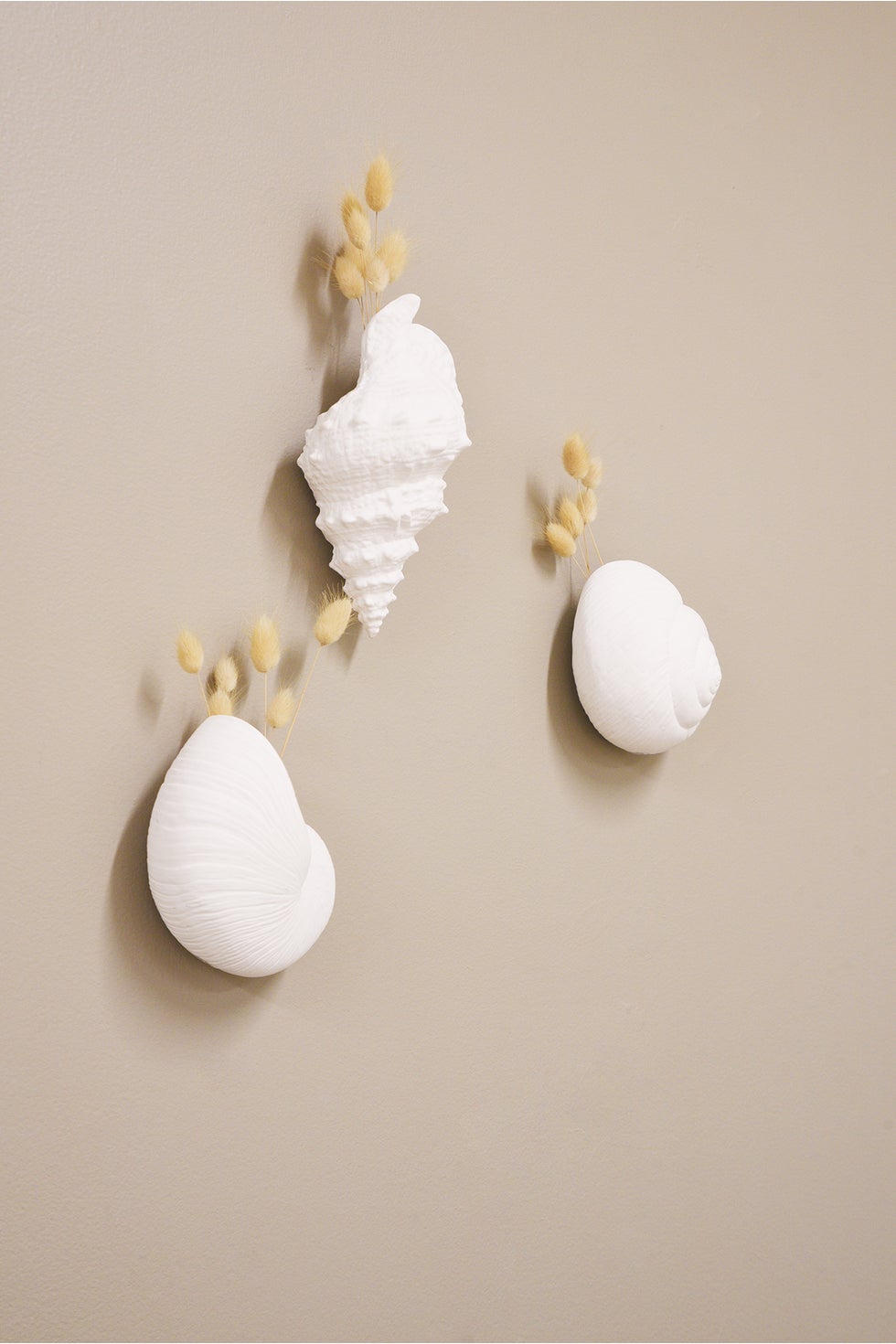 Shell Wall Vases A/3 - White