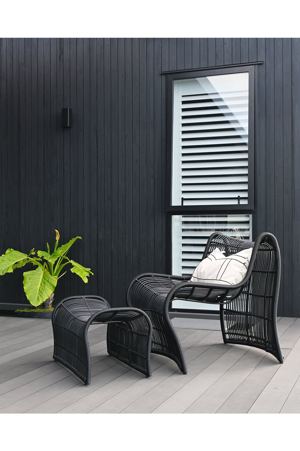WAVE Outdoor Chair - Black (Straight Weave)