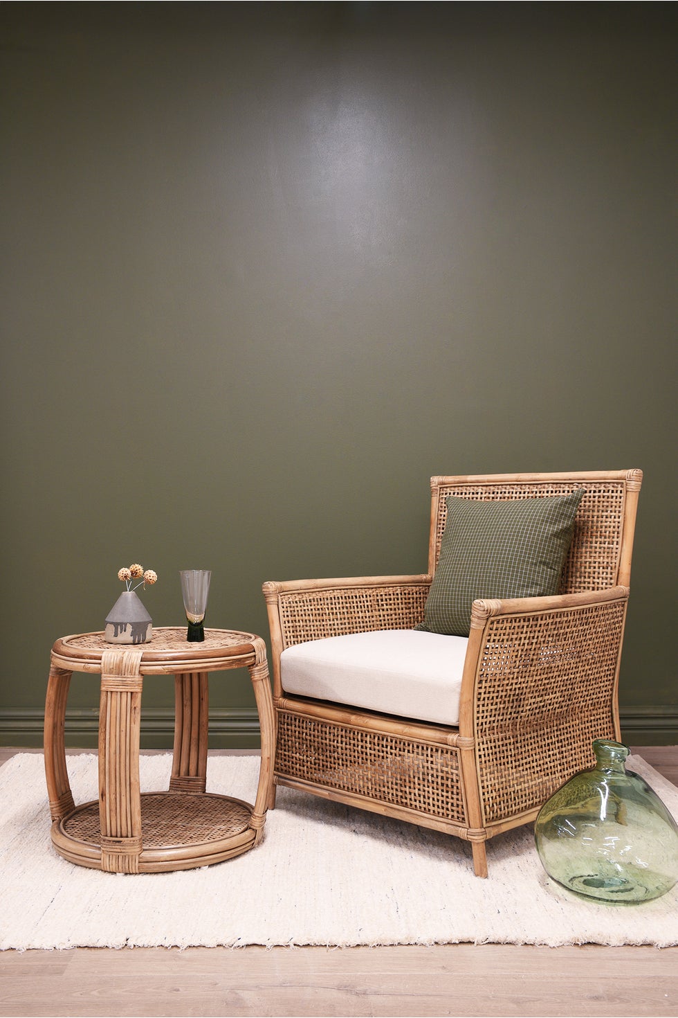 PLANTATION Conrad Armchair w/Cream Seat&Scatter Cushion Washed Nat *