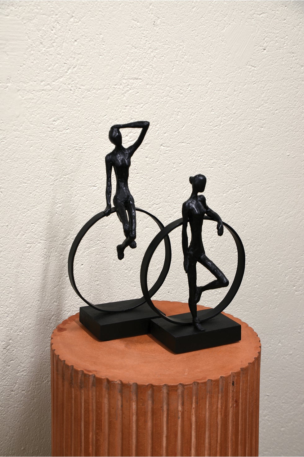 Sitting Figure on Ring Black