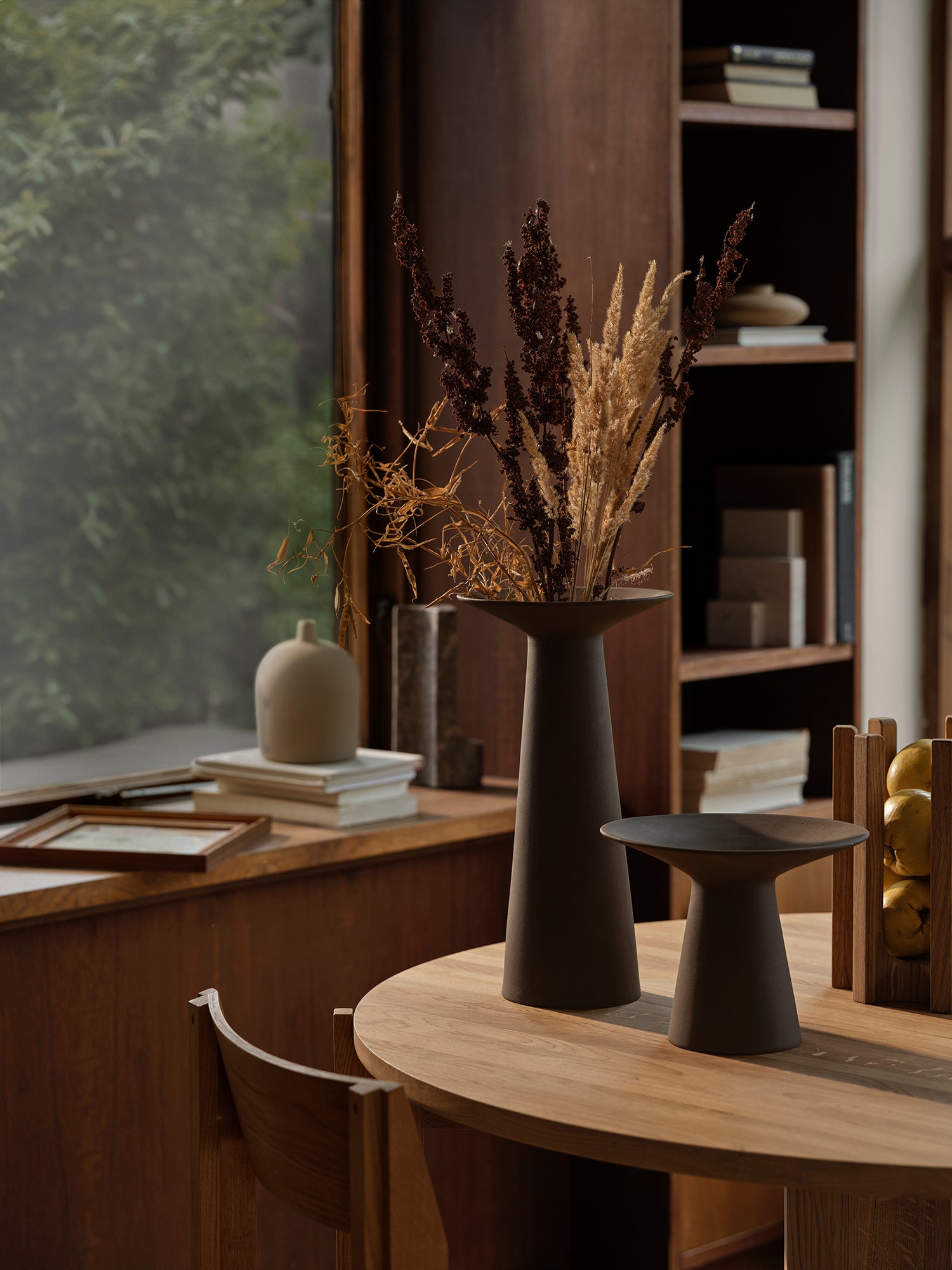 KRISTINA DAM Collar Vase Large - Dark Brown Englobe