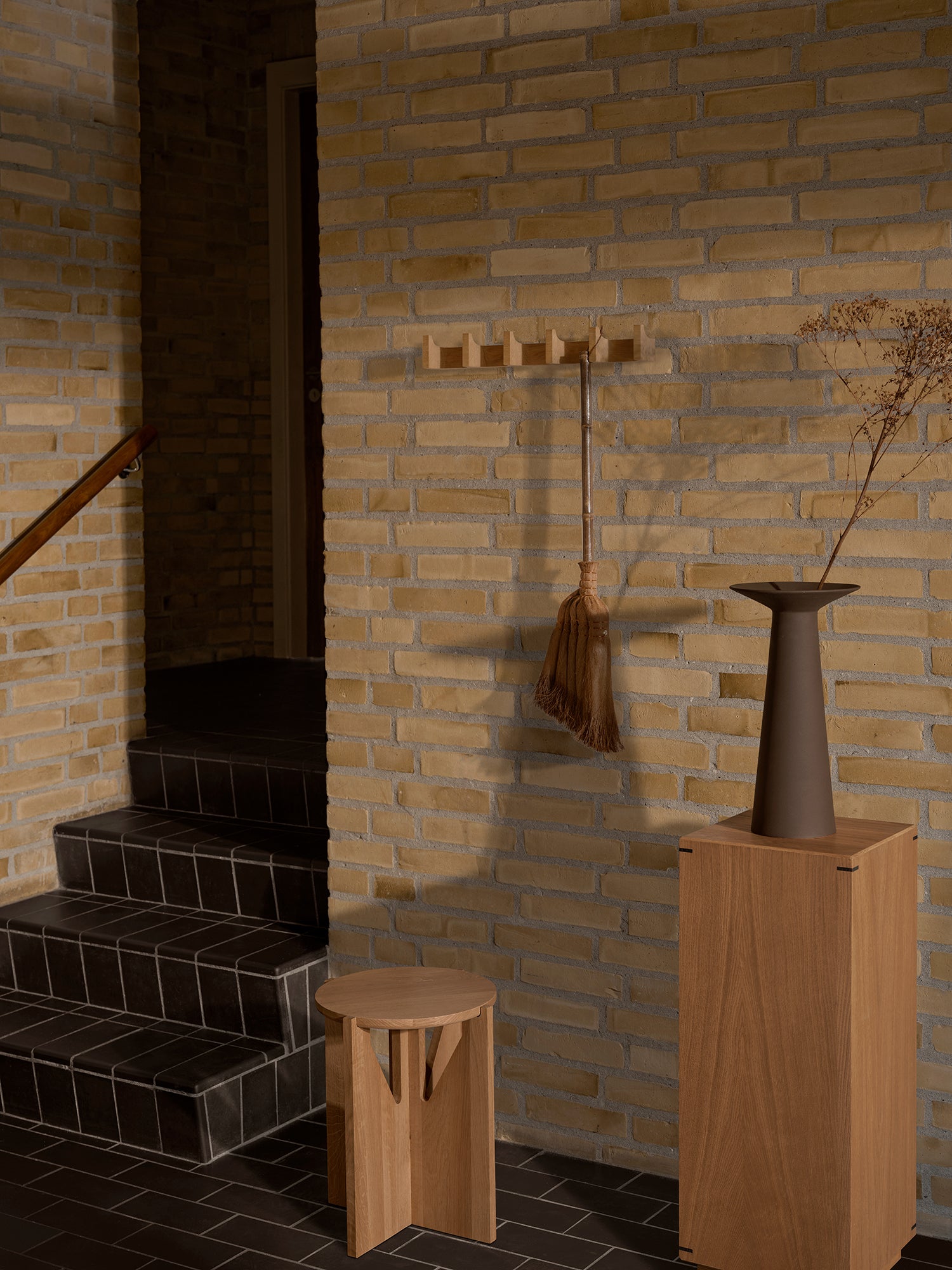 KRISTINA DAM Column Coat Rack Long - Warm Oiled Oak