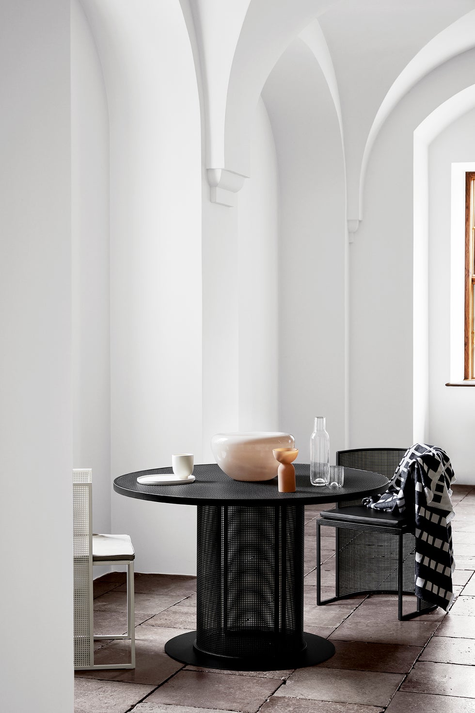 KRISTINA DAM Contemporary Block Throw - White/Black 180*130*