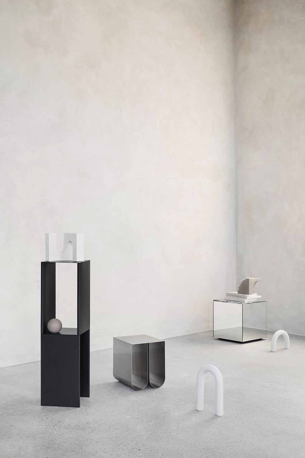 KRISTINA DAM Pedestal Table - Black