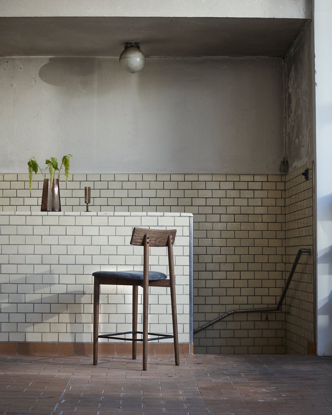MUUBS Barstool Tetra - Dark Oil/Granite