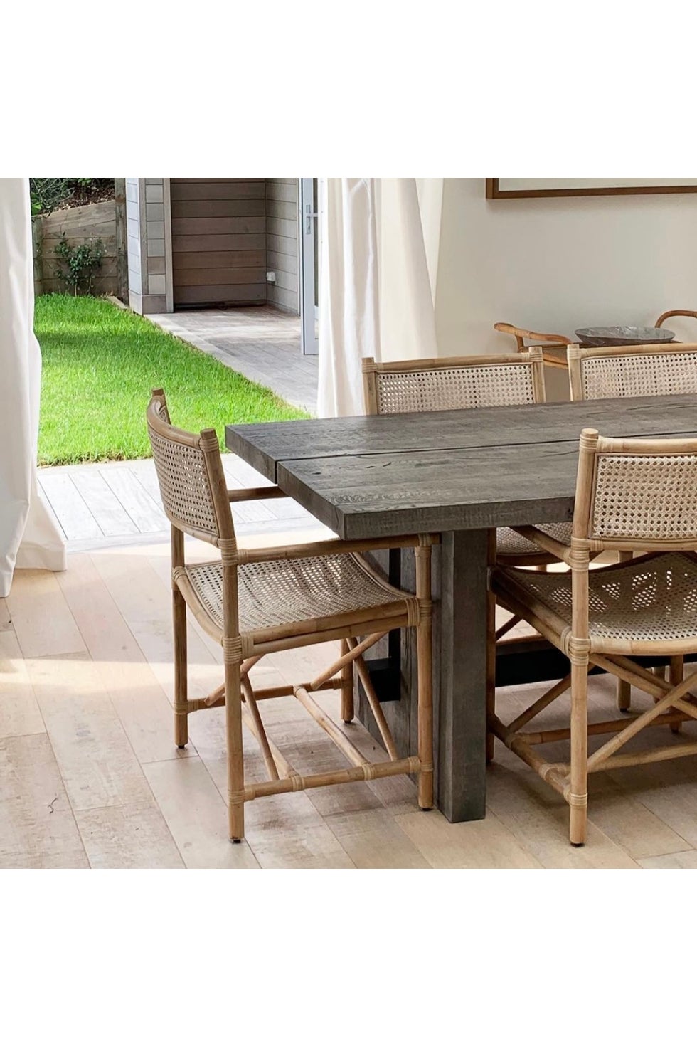PURE Berlin Dining Table 2.2 - Silverback (4pcs)