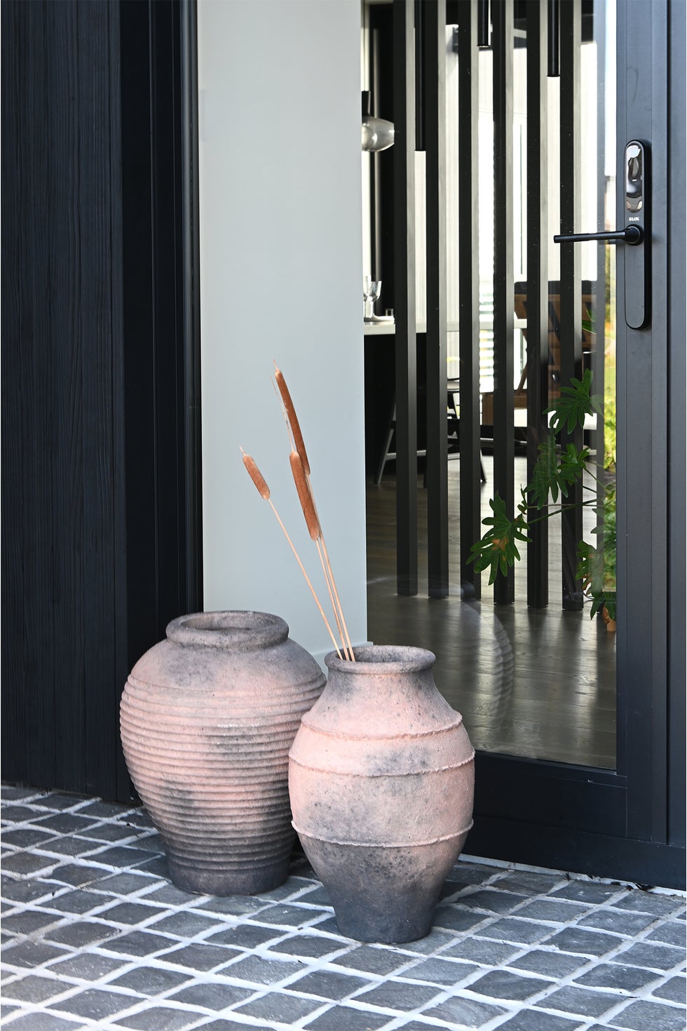 Flock Ribbed Floor Pot - Rustic Brown