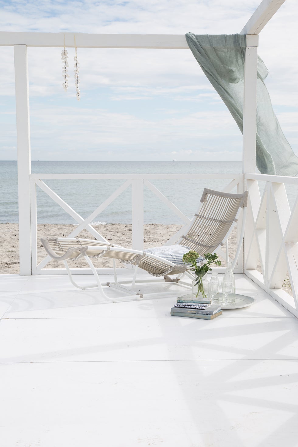 SIKA Exterior Michelangelo Daybed w/Grey Cushions - Dove White