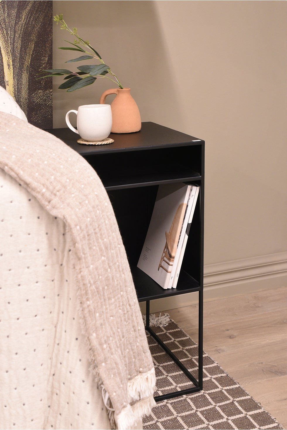 STUDIO Bedside Cabinet w/Shelf Large - Black