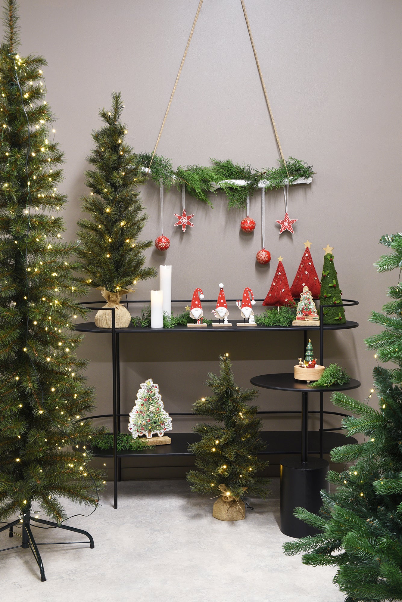 WOODEN Hanging Patterned Stars A/2 - Red