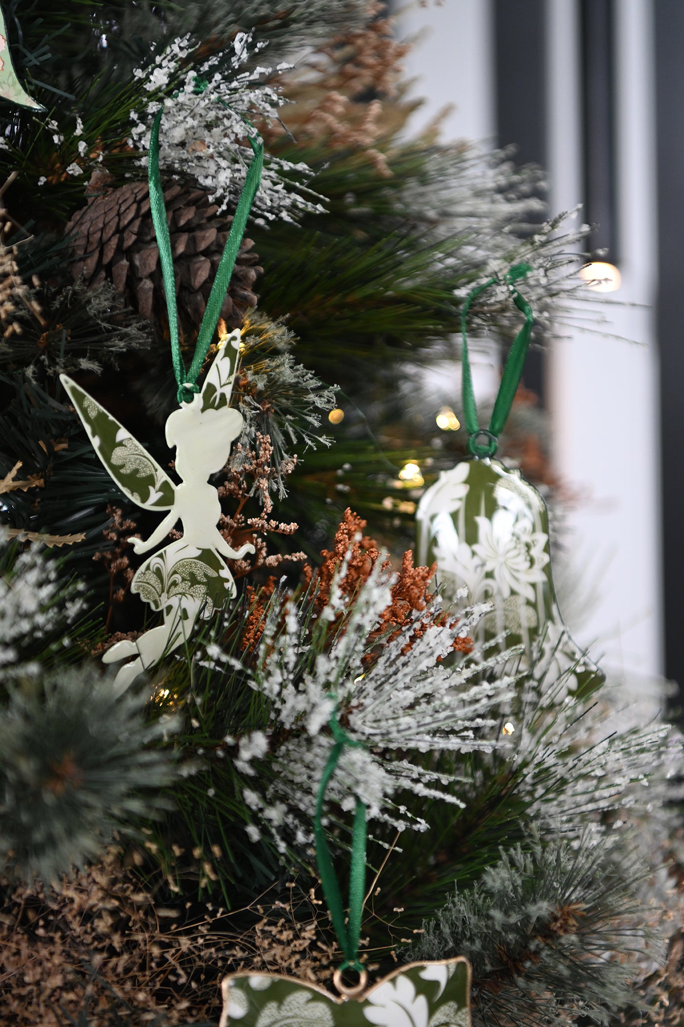 FLORAL Hanging Bell & Bow A/2 - Magnolia