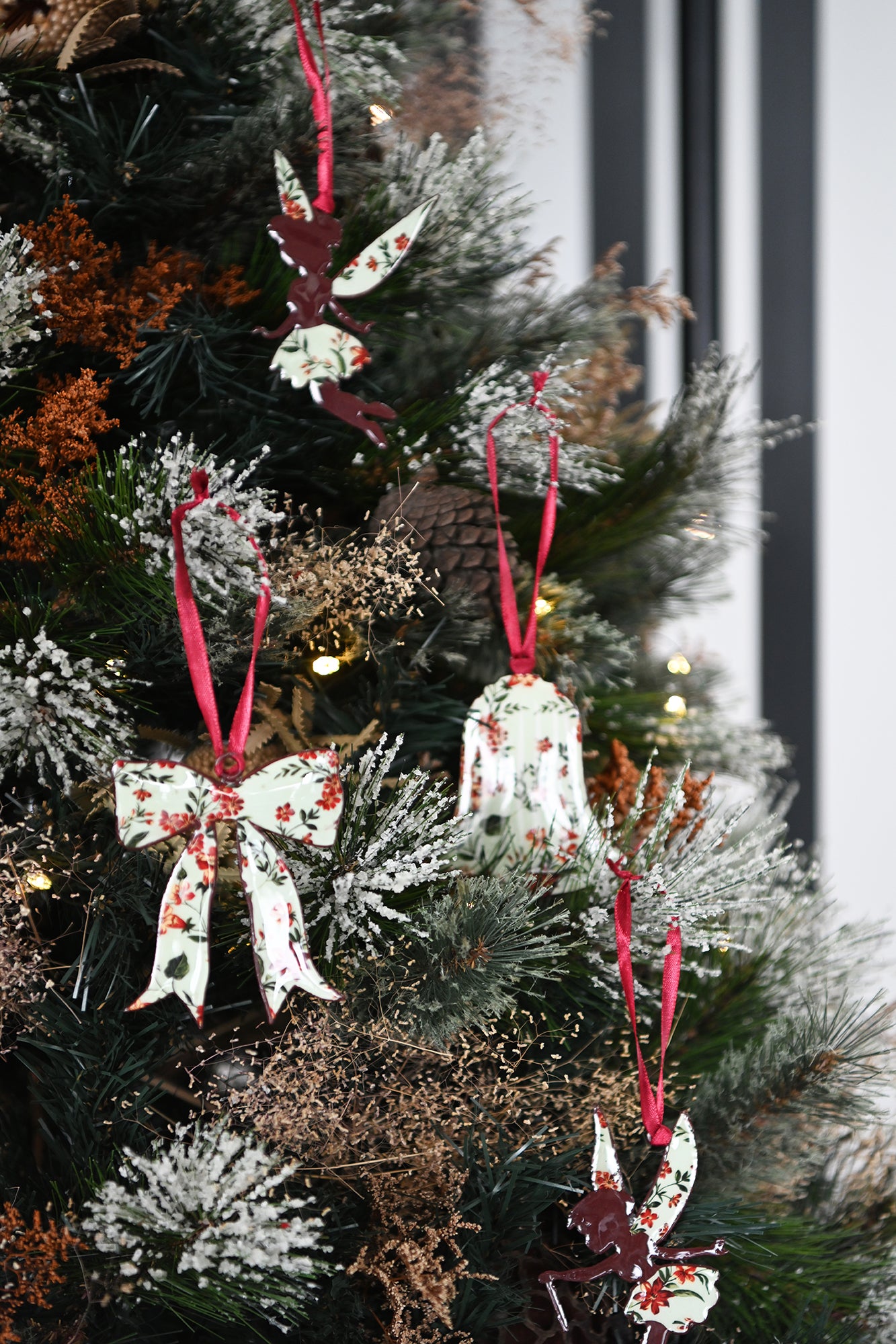 FLORAL Hanging Bell & Bow A/2 - Cosmos