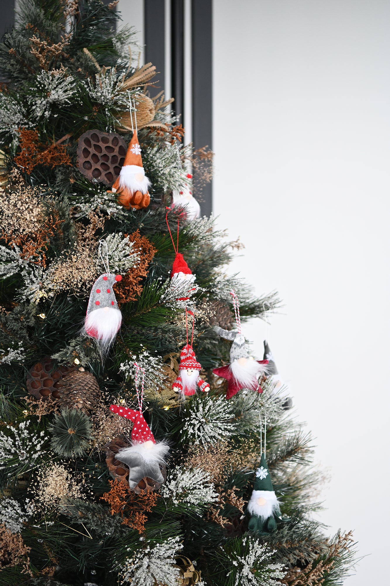 VELVET Hanging Nordic Santas S/3 - Grey/Green/Brown