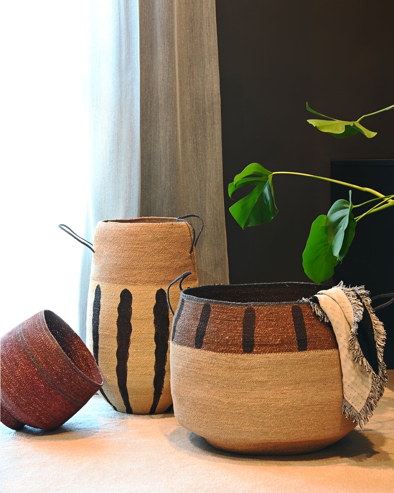 KINTU COLLECTION Velora Basket - Natural w/Chocolate Rim